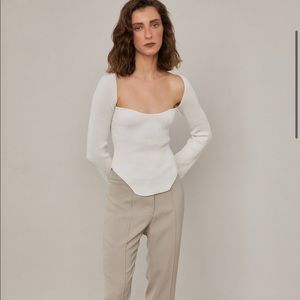 SWEETHEART NECKLINE RIBBED KNIT LONG SLEEVE TOP